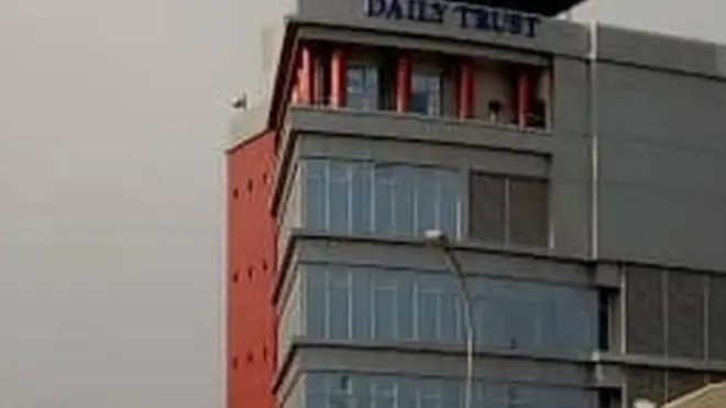 Dis na di Daily Trust head office for Abuja wey di army storm