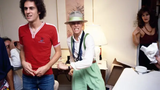 Дејвид у хотелској соби после наступа у Њујорку