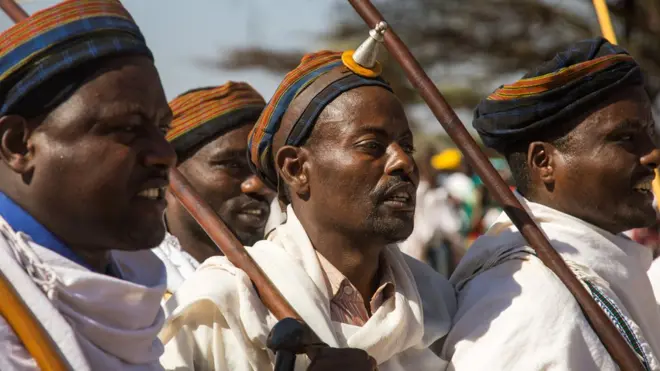 Kabaja sirna Gadaa irratti namoota Kallacha godhatan