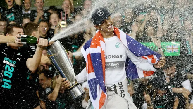 Juara untuk 2017 merupakan yang keempat bagi Lewis Hamilton.