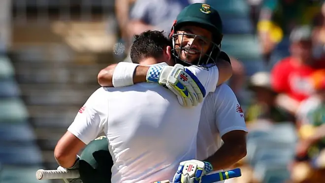 جنوبی افریقہ کی جانب سے ڈین ایلگر اور جے پی ڈومینی نے سنچریاں بنائیں