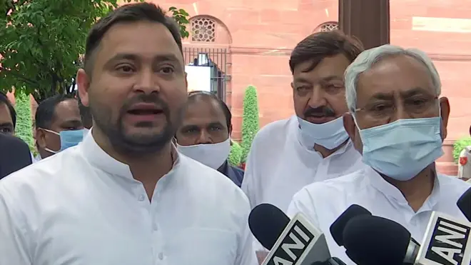 तेजस्वी और नीतीश कुमार