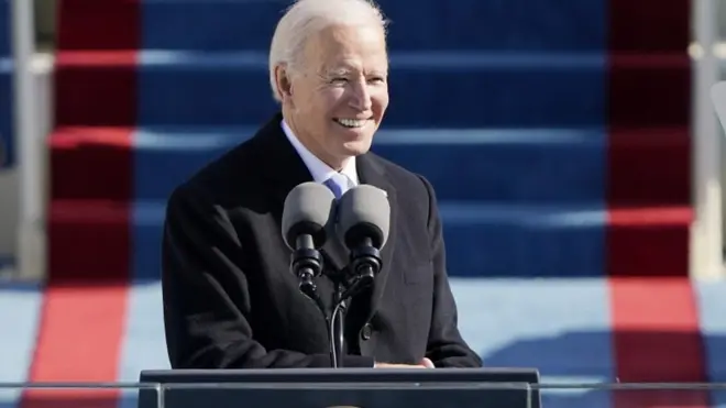 Ông Biden tuyên thệ tại thủ đô Washington, chính thức trở thành tổng thống thứ 46 của Hoa Kỳ. Tổng thống mãn nhiệm Donald Trump không dự buổi lễ.