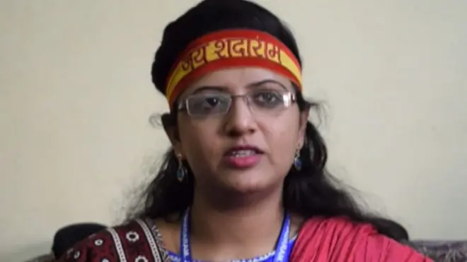 पाकिस्तान की पहली हिंदू गायिका होने का दावा करने वाली नरोधा का कहना है कि वे अपने हरेक कार्यक्रम की शुरुआत गायत्री मंत्र से ही करती हैं.