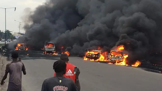 Tori be say di accident happun afta di tanker wey carry fuel fail break.