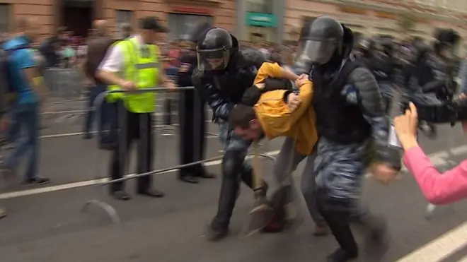 росія і мітинги