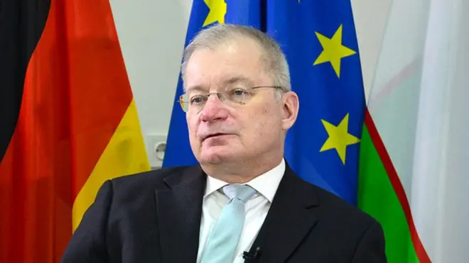 Найтхарт Хёфер-Виссингга кўра, Ўзбекистон эртами,кечми, конвертацияни очиши керак бўлади.