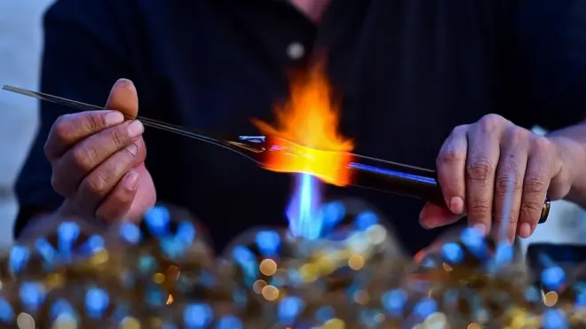 La propuesta del Senado es una rebaja de los impuestos a las empresas de 35% a 20%.