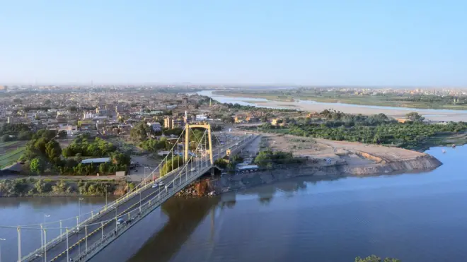 يعتبر جسر توتي المعبر البري الوحيد للجزيرة، وبإغلاقه فرضت قوات الدعم السريع حصاراً مطبقاً على سكانها.