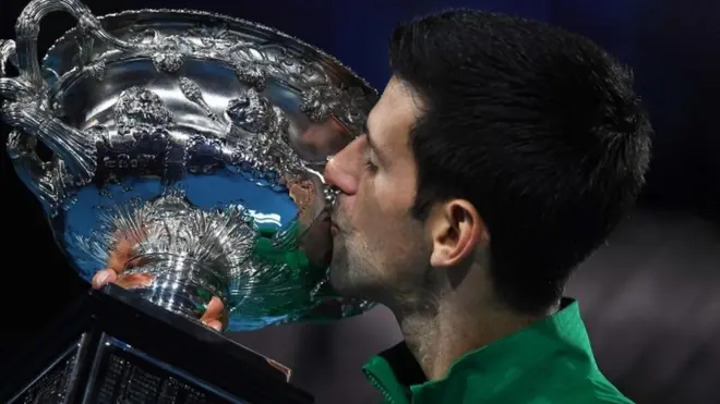 Đoković ljubi pehar u Melburnu