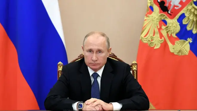 Путин в Кремле во время совещания с постоянными членами Совета безопасности России в режиме видеоконференции. Пятница, 6 ноября