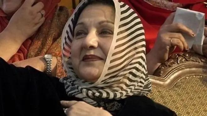 کلثوم نواز علاج کی غرض سے ملک سے باہر ہیں اور ان کی صاحبزادی مریم نواز ان کی مہم چلا رہی ہیں۔