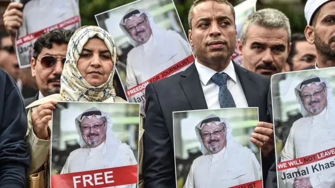 متظاهرون يحملون صور خاشقجي
