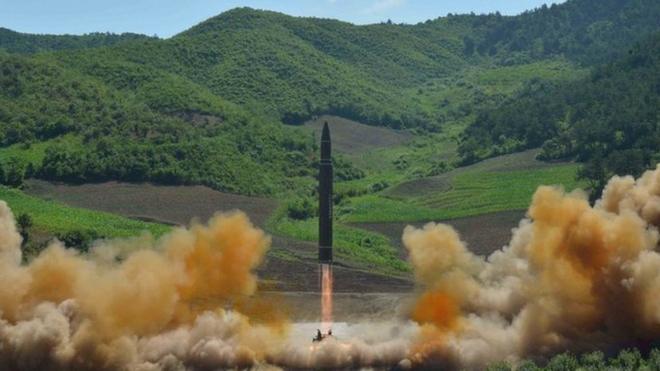 Lanzamiento de un misil balístico intercontinental en Corea del Norte.