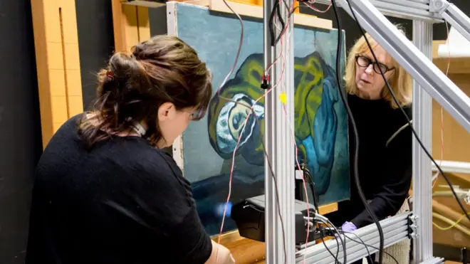 جهاز مسح ضوئي جديد يكشف لوحة فنية لمنظر طبيعي تحت لوحة لبيكاسو