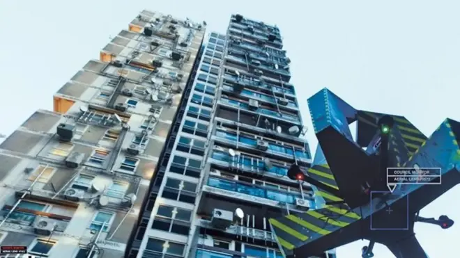 L'œuvre du cinéaste Liam Young, In the Robot Skies, explore l'IA et la ville.