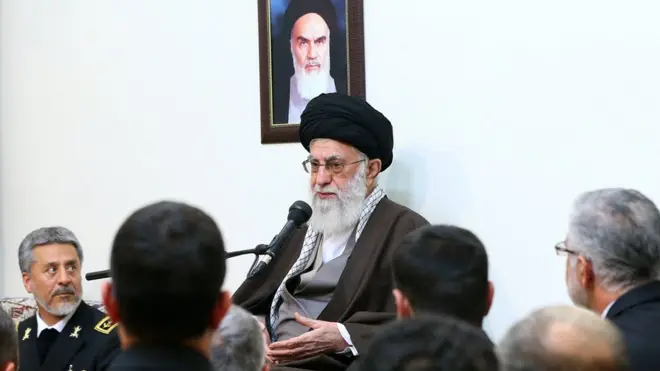دیدار رهبر ایران با فرماندهان نیروی دریایی
