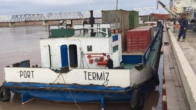 هره ورځ زرګونه ټنه خوراکتوکي له حیرتان بندر افغانستان ته استول کېږي.