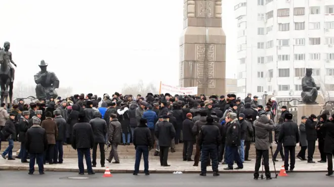 16 декабря 2011 года силовики открыли огонь по бастовавшим на центральной площади Жанаозена нефтяникам