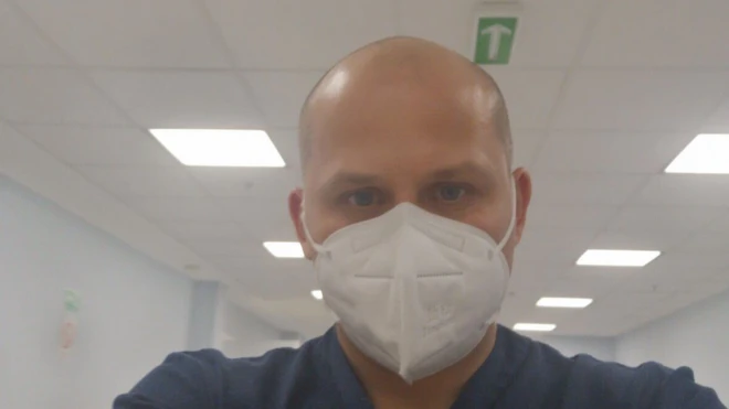 Niški lekar Marko Mladenović je tokom vanrednog stanja odrađivao duge smene u kovid bolnici