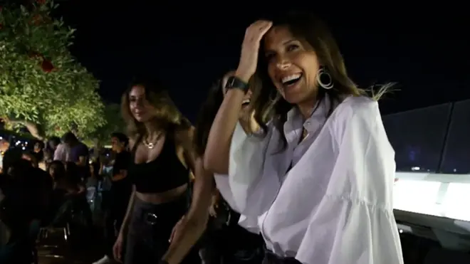 黎巴嫩酒店天台上的女子