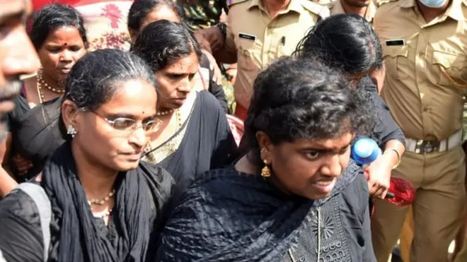 महिलाओं को अयप्पा मंदिर से 6.1 किलोमीटर पहले से ही वापस लौटा दिया गया