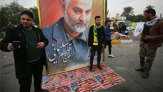 اعضای گروه حشد شعبی در مراسم تشییع جسد قاسم سلیمانی و سایر کشته شدگان حمله اخیر آمریکا در بغداد