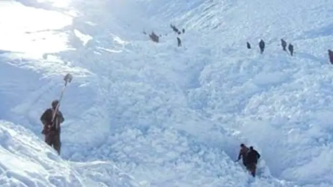 گذرگاه قوناق بین بامیان و دایکندی، به شدت برفگیر و دشوارگذار است (عکس از بایگانی)