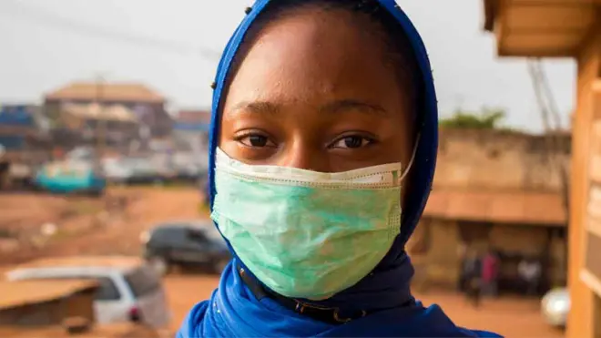 Lady wey wear facemask