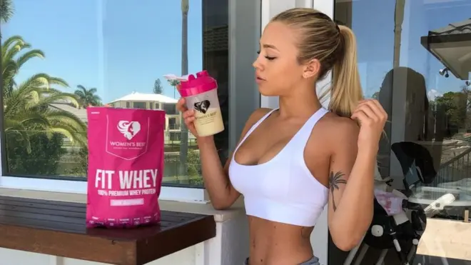 На думку фітнес-блогерки Таммі Хемброу, яка має 9,7 млн підписників, тепер Instagram припинить бути ярмарком марнославства