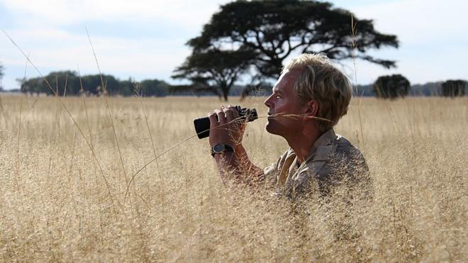 Tony Sinclair cuando era joven en Serengueti