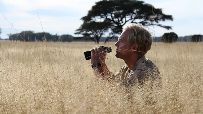 Tony Sinclair se rehusó a sacrificar ñus y prefirió confiar en la naturaleza.