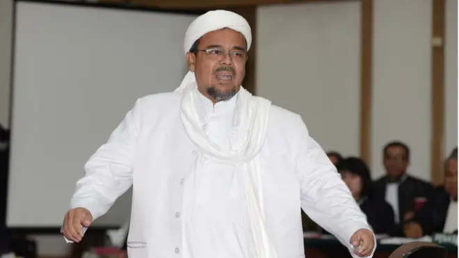 Rizieq Shihab menghadiri sidang Basuki Tjahaja Purnama di Jakarta pada Februari lalu.