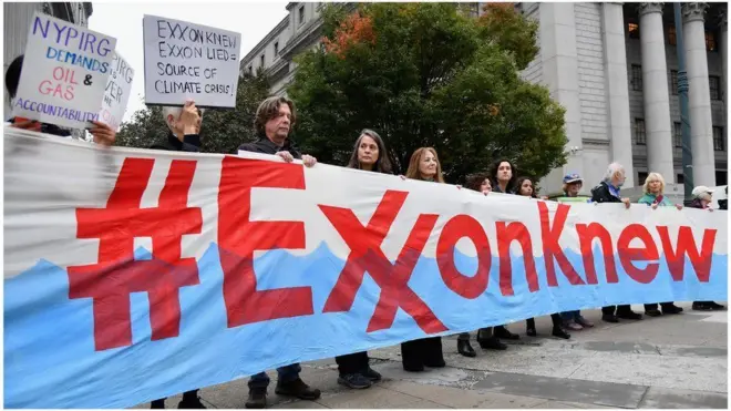 ExxonMobil ve büyük fosil yakıt şirketleri onlarca yıldır iklim değişikliği konusunda bildiklerini gizlemekle de suçlanıyor