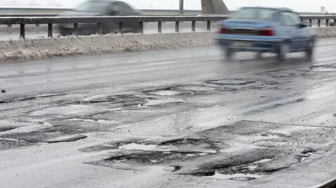 На ремонт доріг заклали гроші. 2,5 млрд грн - на розвиток транспортної галузі