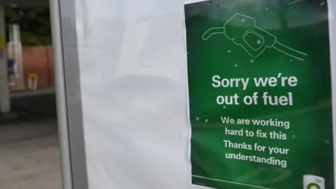 "Это настоящий кошмар" и "Без паники". Куда подавался бензин в Британии?