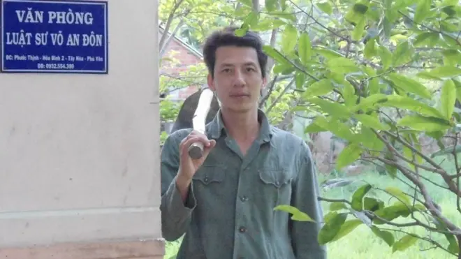 Luật sư Võ An Đôn nói: "Thấy người dân nghèo bị quan chức chính quyền ức hiếp, tôi ra tay giúp họ miễn phí thì bị chính quyền tìm mọi cách trù dập nên tôi mới nghèo như hôm nay."