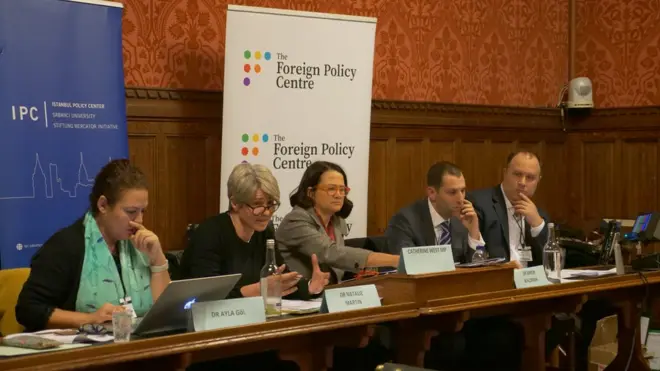 Dr. Ayla Göl, Dr. Natalie Martin, İngiliz Milletvekili Catherine West, Dr. Simon Waldman (soldan sağa)