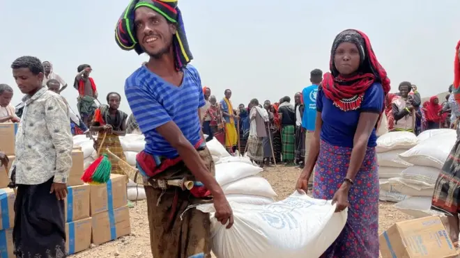 እርዳታ የተሸከሙ ሰዎች