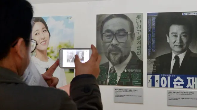 국회의원 후보 시절 배우 이순재의 모습 (오른쪽 기호 1번 포스터). 이순재는 1992년 제14대 국회의원으로 당선됐다