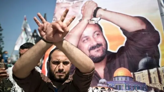 Aksi mogok makan dipimpin oleh Marwan Barghouti, seorang pemimpin Palestina yang dihukum penjara seumur hidup oleh Israel terkait lima dakwaan pembunuhan.