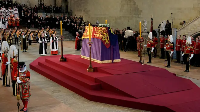 سجي جثمان الملكة الراحلة في قاعة ويستمنستر
