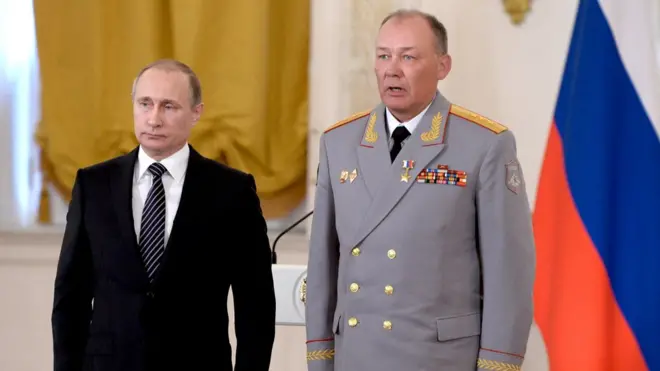 Vladimir Putin y Aleksandr Dvornikov en Moscú.