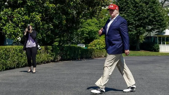 Algunos analistas consideran que la política exterior de Trump envía señales ambiguas.