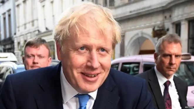 Boris Johnson daandii guddicha giddu galeessa magaalaa Landan jiru 'Downing Street' irra kabajaan imaluuf jiru