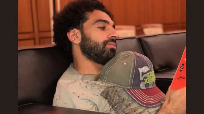 ضجة بسبب محمد صلاح" وصورة "فن اللامبالاة"
