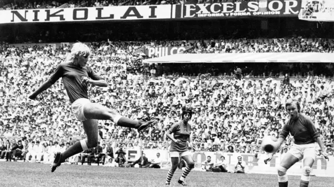 当年的女子世界杯决赛由墨西哥对丹麦，吸引11万观众入场。