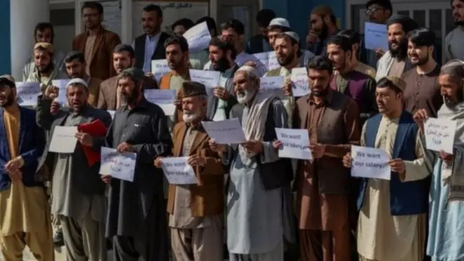 روانه میاشت د کندهار ښوونکو د معاشونو نه ورکول کېدو له کبله د احتجاج په توګه کاربندیز کړی و.