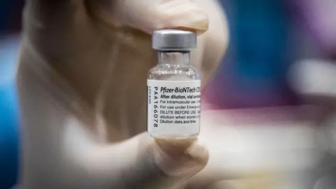 อนุทิน ชาญวีรกูล รองนายกฯ และ รมว. สาธารณสุข ระบุเมื่อ 29 ก.ย. ว่าในเดือน ต.ค.จะมีวัคซีนไฟเซอร์ที่ทยอยส่งมา 8 ล้านโดส และจะมีการรับมองเพิ่มเติมจนครบ 30 ล้านโดสจนถึงเดือน ธ.ค.