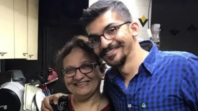 మునాఫ్ కపాడియా, అతని తల్లి నఫీజా